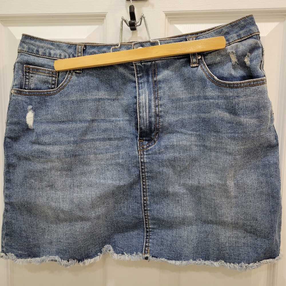 Boathouse Harlow brand denim mini skirt, medium wash